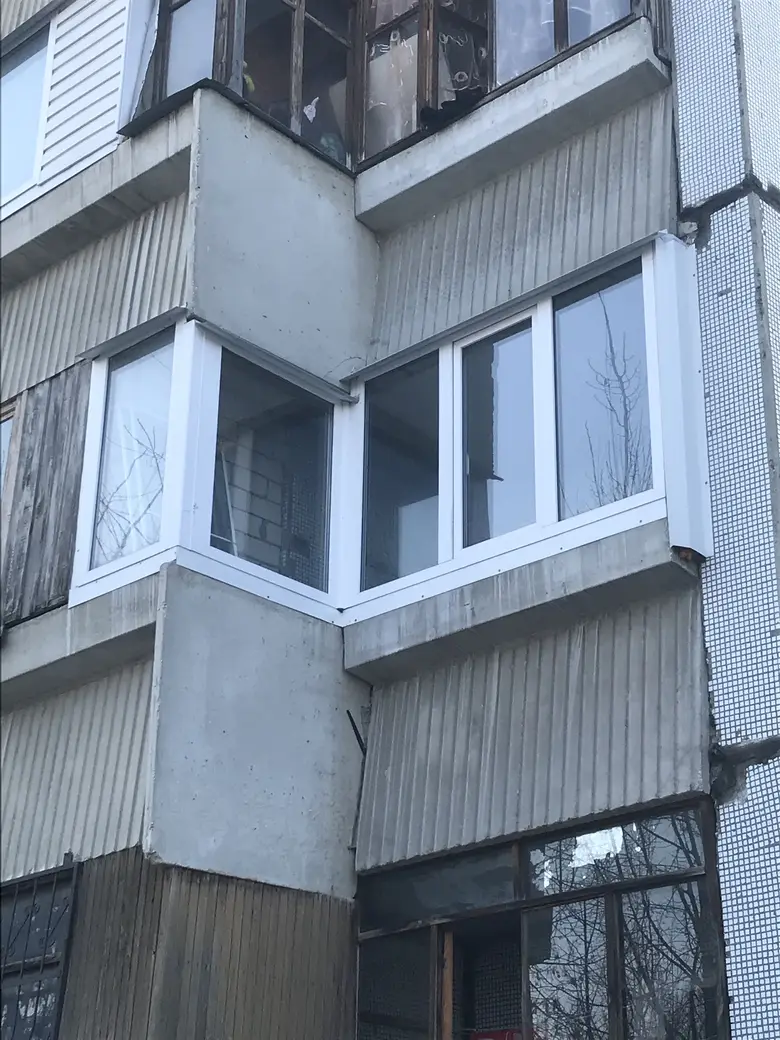 Остекление углового балкона, 2019