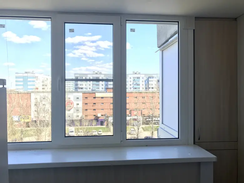 Окно в лоджии, вид на город, 2019
